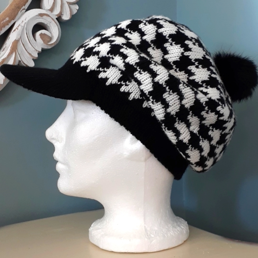 ! Laura knit houndstooth Newsboy Toque with fur pom pom